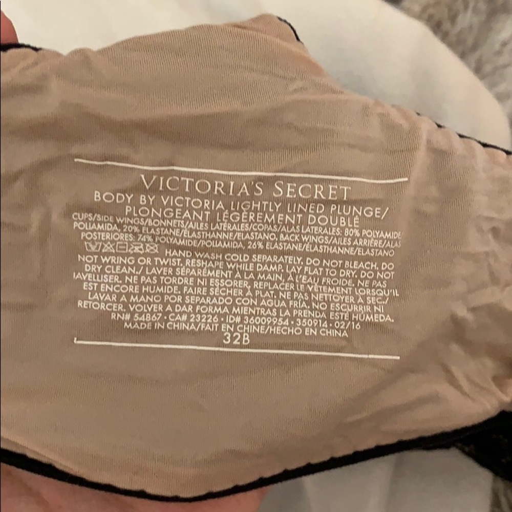 Victoria Secret Bra - Picture 2 of 3